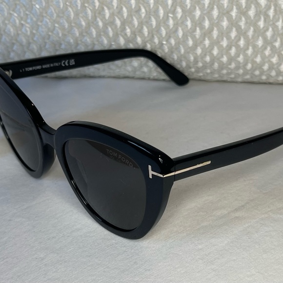 *SOLD ELSEWHERE* TOM FORD Izzi Acetate Cat-Eye Polarized Sunglasses - Picture 6 of 11